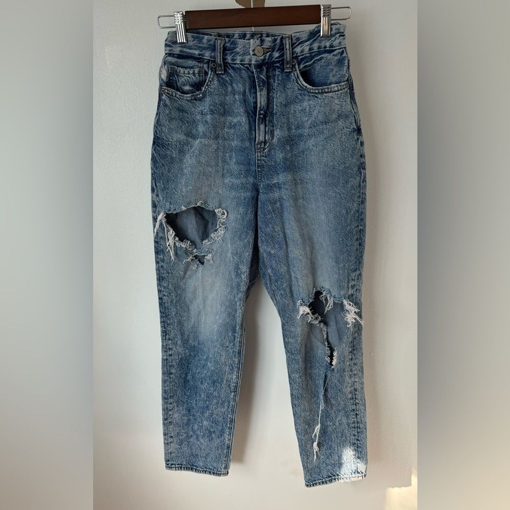 American Eagle Curvy Mom Jeans Acid Wash Distressed Blue Size 2 Regular